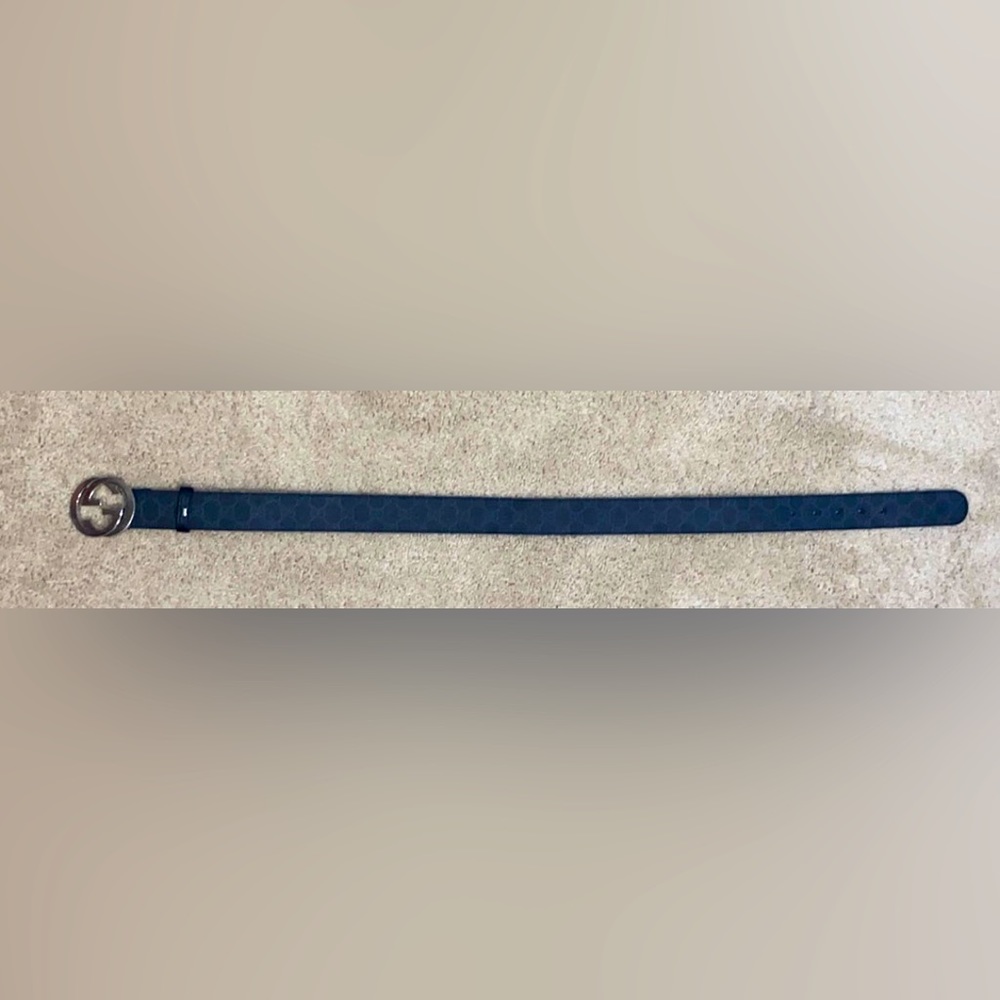 Mens Gucci belt, size 32
GG Supreme canvas belt with interlocking G buckle. - Picture 2 of 5